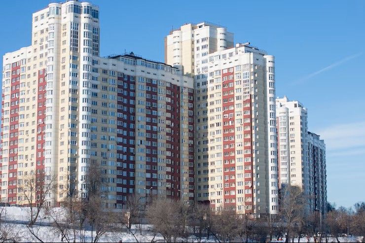 Кто вправе решить вопрос установления границ земельного участка под многоквартирным домом: позиция Минстроя России